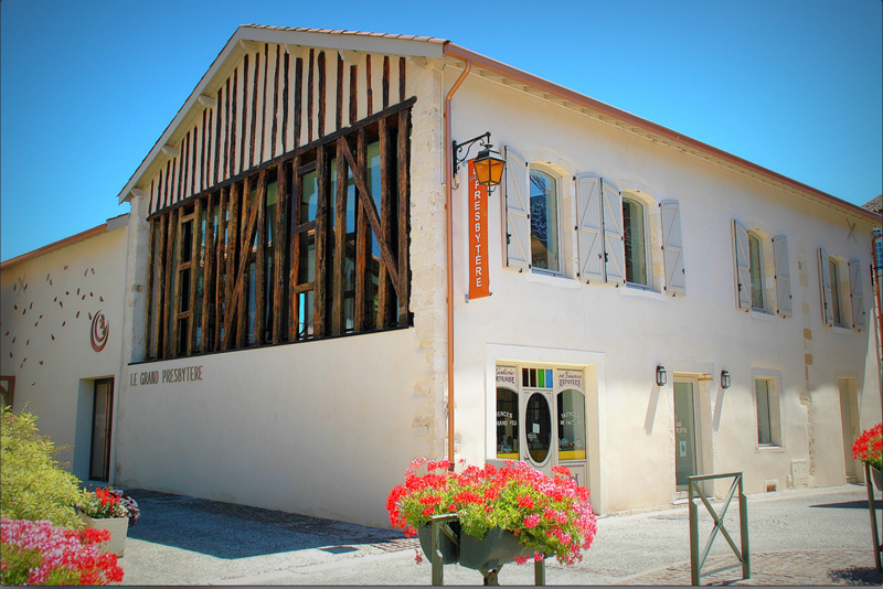 Façade du Grand Presbytère